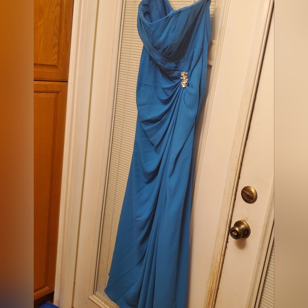 Beautiful blue strapless formal dress from David's Bridal sizes 16 and 20